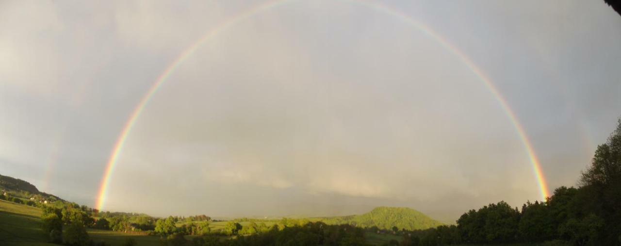 Le Bon Air Est Dans Le Pre Champagnac (Auvergne) Exterior foto